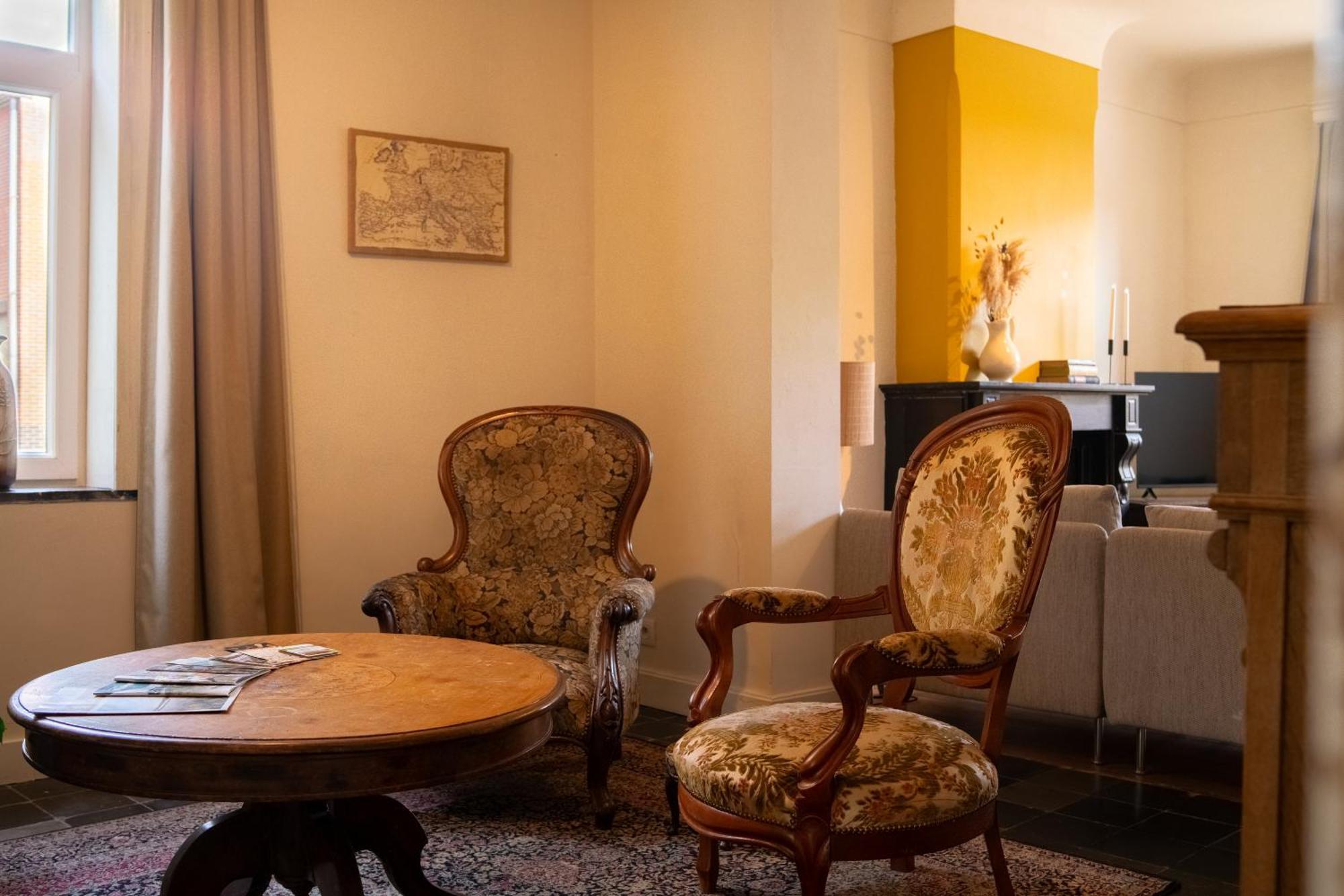 Maas Suites - The French House Ланакен Экстерьер фото